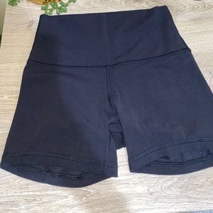 LULULEMON ALIGN SHORT 4” - SIZE 4